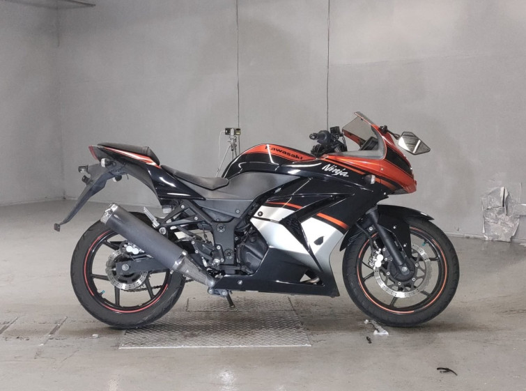 Мотоцикл Kawasaki NINJA250R с пробегом 13672 km с пробегом 13672 km