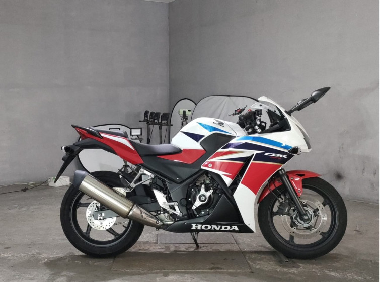 Мотоцикл Honda CBR250R з пробігом 3596 km