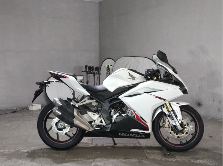 Мотоцикл Honda CBR250RR з пробігом 1473 km
