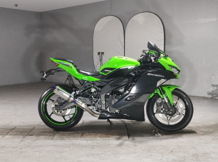 Мотоцикл Kawasaki NINJA ZX-25R з пробігом 8650 km