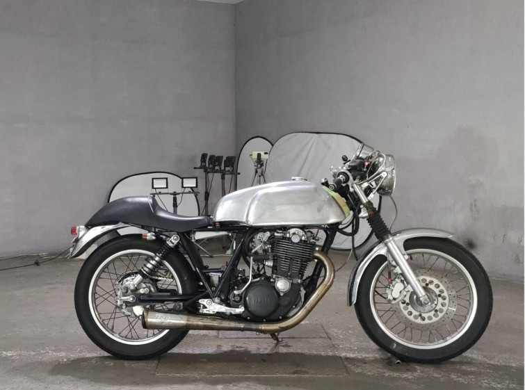 Мотоцикл Yamaha SR400 с пробегом 10780 km