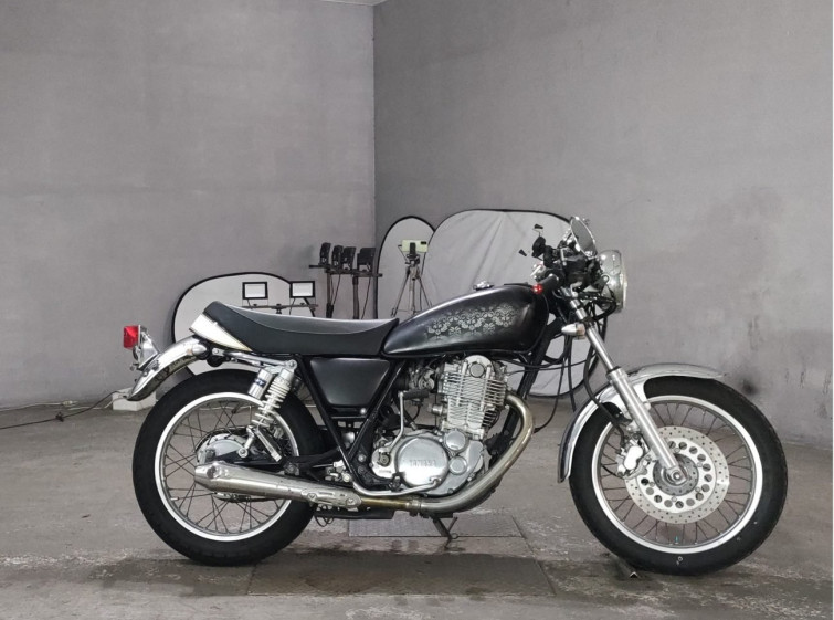 Мотоцикл Yamaha SR400 с пробегом 33704 km