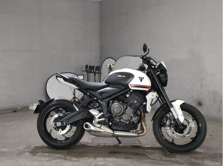 Мотоцикл Triumph TRIDENT660 с пробегом 1356 km