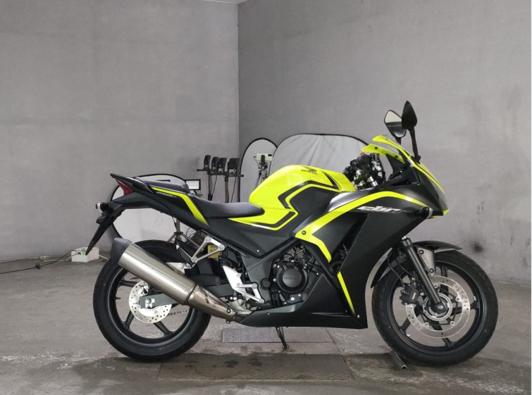 Мотоцикл Honda CBR250R з пробігом 2198 km
