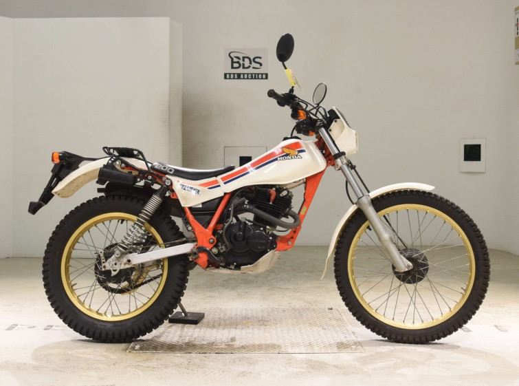 Мотоцикл Honda TLR200 з пробігом 5160 km