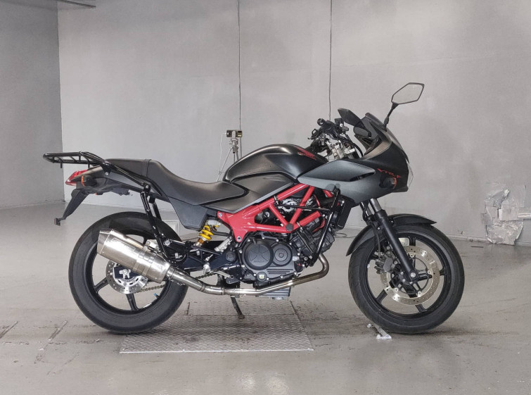 Мотоцикл Honda VTR250F с пробегом 13566 km с пробегом 13566 km