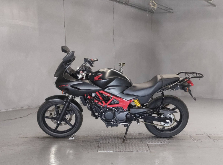 Мотоцикл Honda VTR250F с пробегом 13566 km с пробегом 13566 km