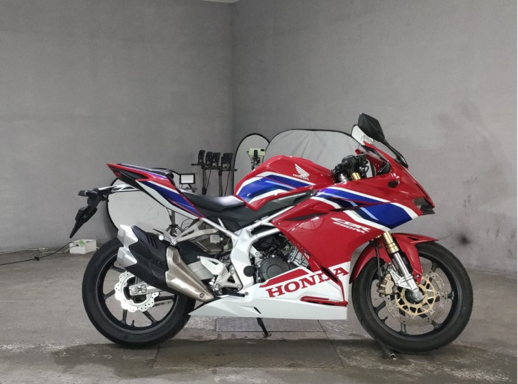 Мотоцикл Honda CBR250RR с пробегом 15408 km
