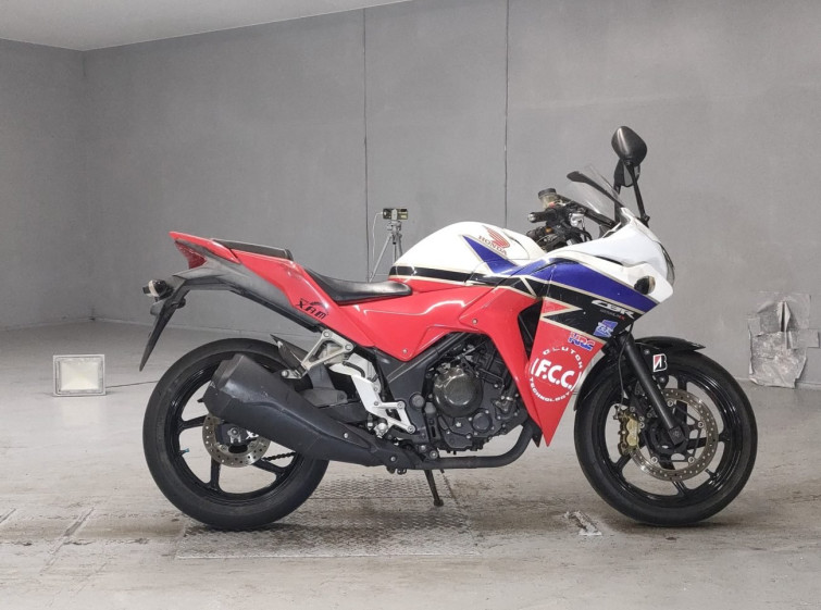 Мотоцикл Honda CBR250R з пробігом 24478 km з пробігом 24478 km