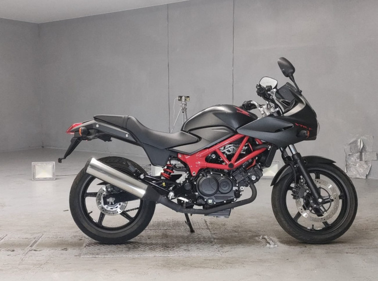 Мотоцикл Honda VTR250F з пробігом 2182 km з пробігом 2182 km
