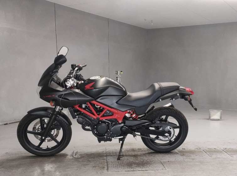 Мотоцикл Honda VTR250F з пробігом 2182 km з пробігом 2182 km