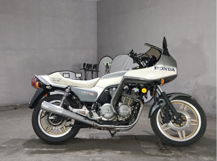 Мотоцикл Honda CB900 с пробегом 61002 km