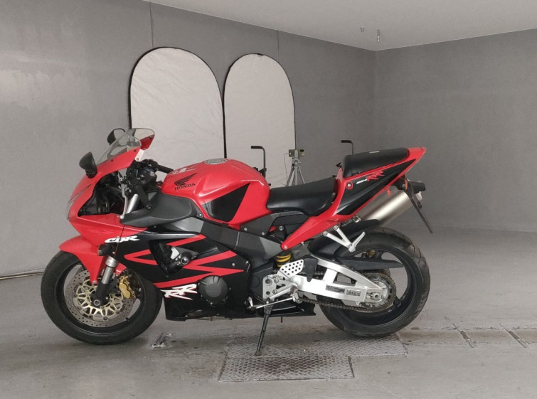 Мотоцикл Honda CBR954RR с пробегом 9716 km с пробегом 9716 km