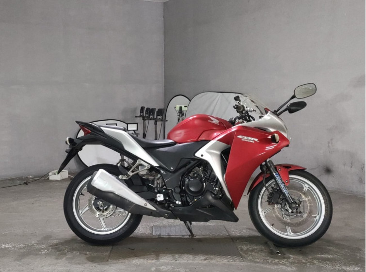Мотоцикл Honda CBR250R з пробігом 22749 km