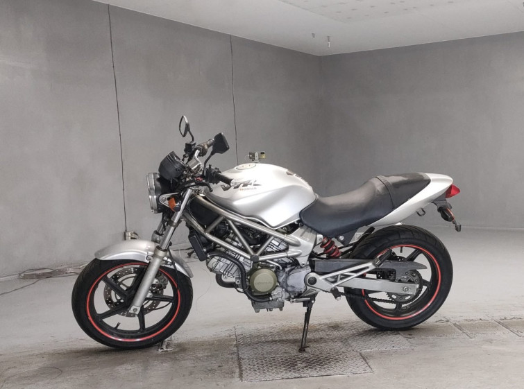 Мотоцикл Honda VTR250 з пробігом 24440 km з пробігом 24440 km