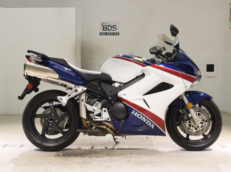 Мотоцикл Honda VFR800F з пробігом 1869 km