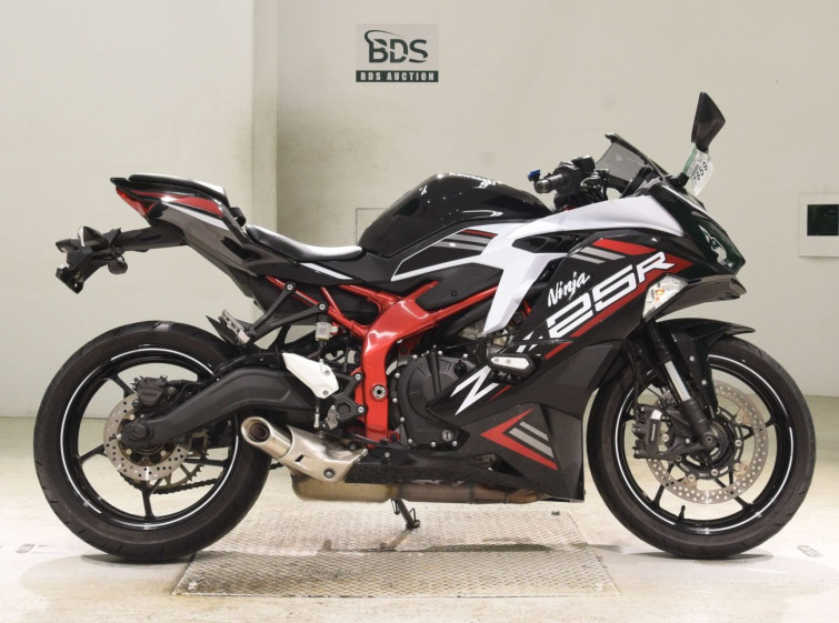 Мотоцикл Kawasaki NINJA ZX-25R с пробегом 11724 km