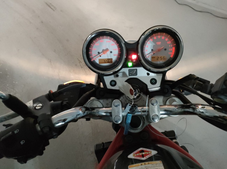 Мотоцикл Honda VTR250 с пробегом 7767 km с пробегом 7767 km
