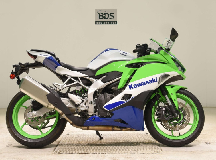 Мотоцикл Kawasaki ZX-4RR с пробегом 992 km