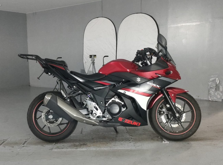 Мотоцикл Suzuki GSX250R з пробігом 10315 km з пробігом 10315 km