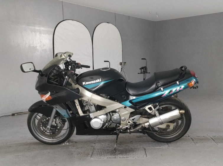 Мотоцикл Kawasaki ZZ-R400 с пробегом 75939 km с пробегом 75939 km