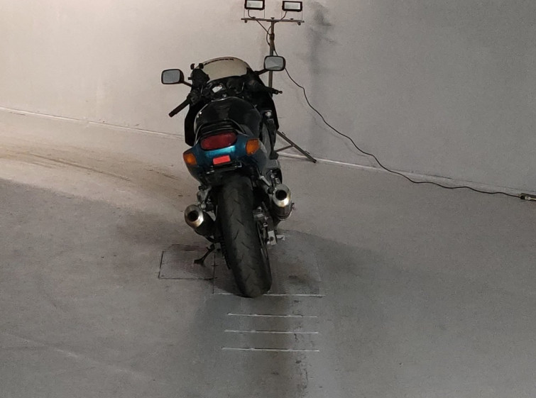 Мотоцикл Kawasaki ZZ-R400 с пробегом 75939 km с пробегом 75939 km