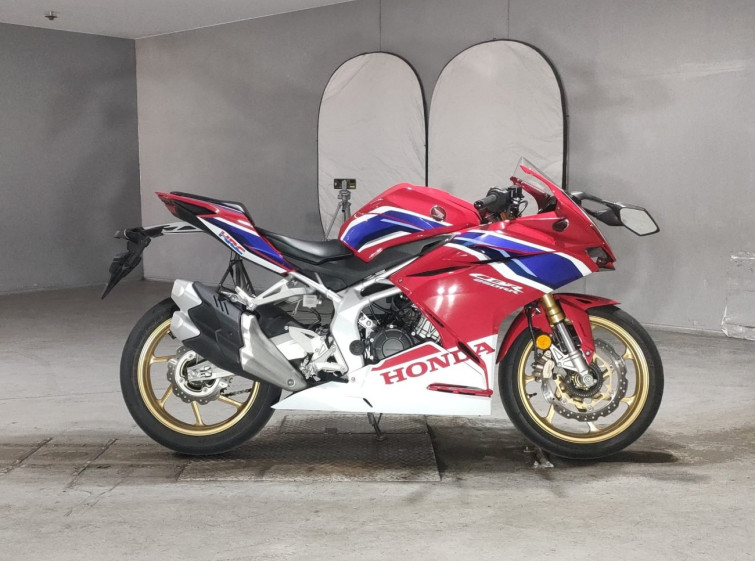 Мотоцикл Honda CBR250RR с пробегом 6968 km