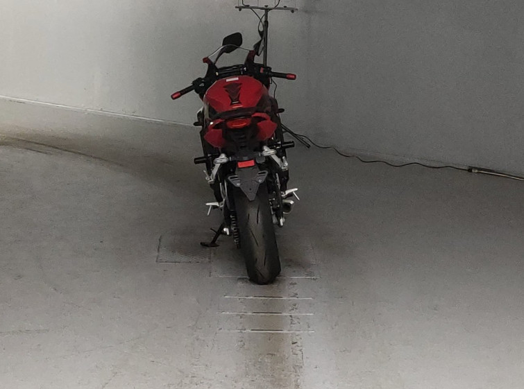 Мотоцикл Honda CBR650R с пробегом 452 km с пробегом 452 km