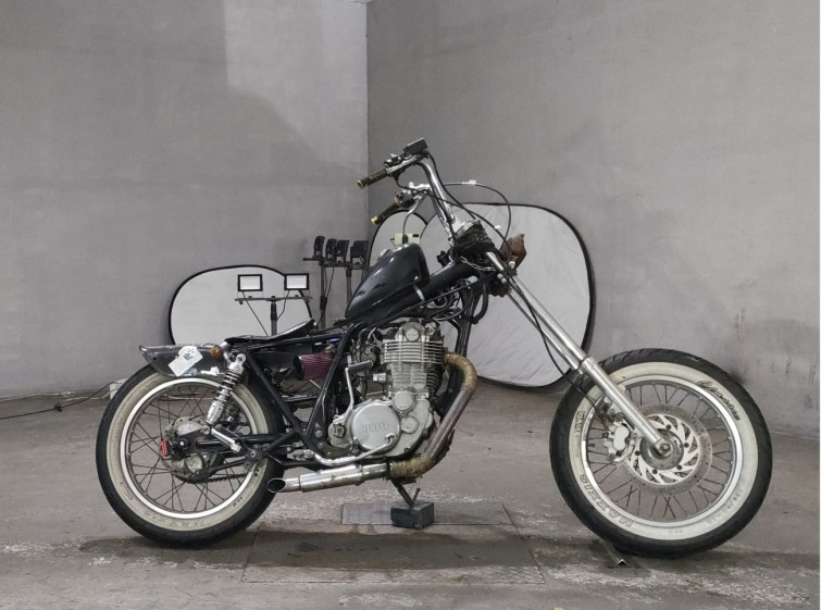 Мотоцикл Yamaha SR400