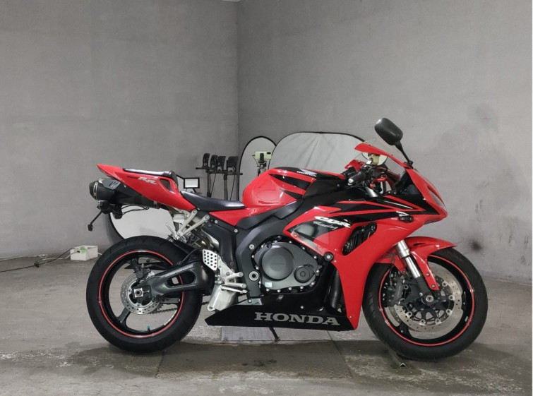 Мотоцикл Honda CBR1000RR с пробегом 32646 km