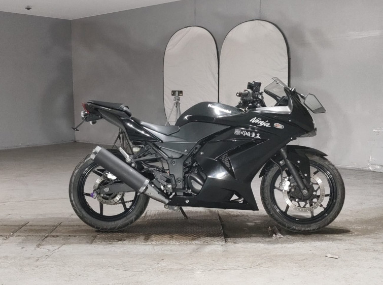 Мотоцикл Kawasaki NINJA250R с пробегом 2794 km
