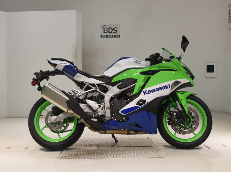 Мотоцикл Kawasaki ZX-4RR с пробегом 2590 km