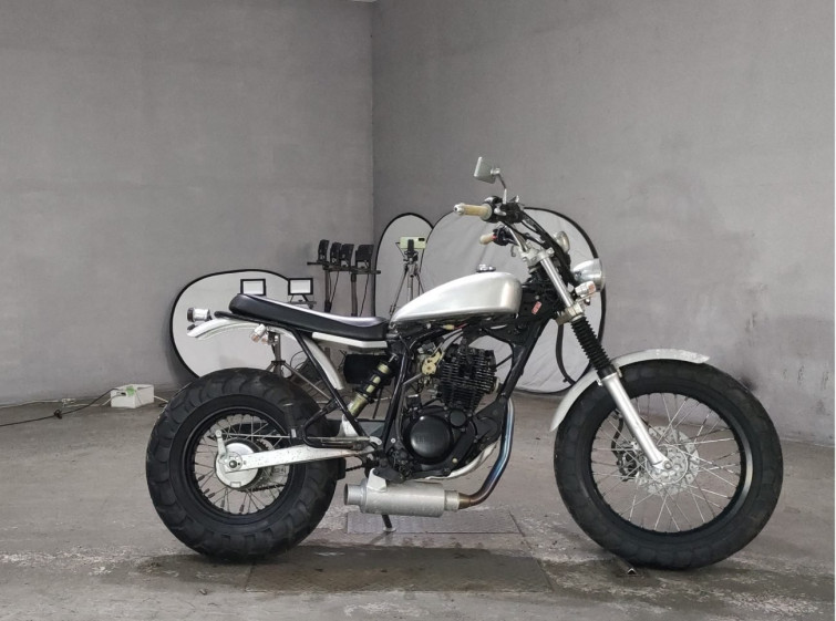 Мотоцикл Yamaha TW200 с пробегом 813 km
