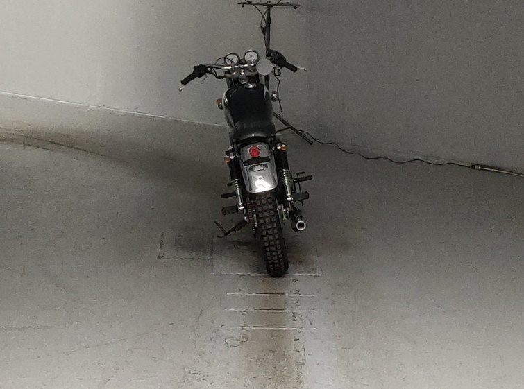 Мотоцикл Yamaha SR400 з пробігом 47216 km з пробігом 47216 km