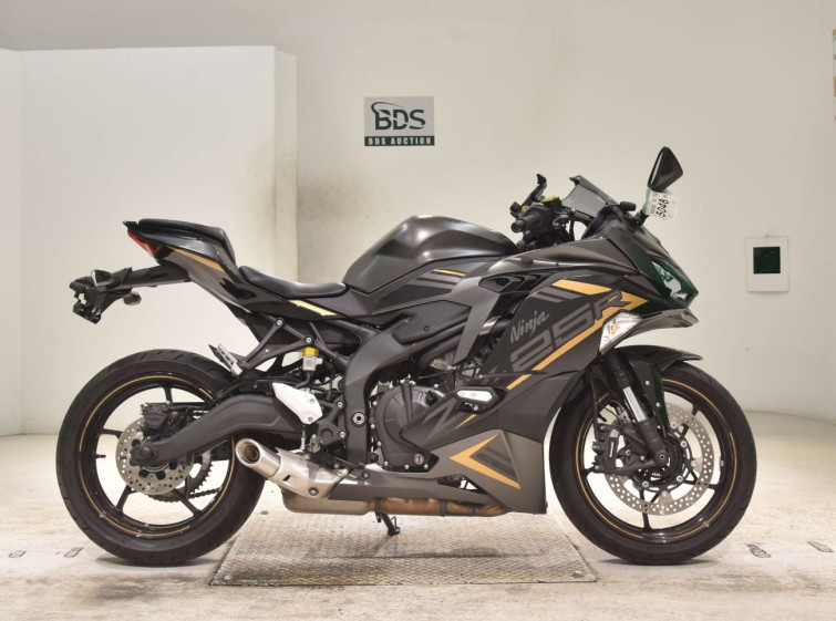 Мотоцикл Kawasaki NINJA ZX-25R с пробегом 4064 km
