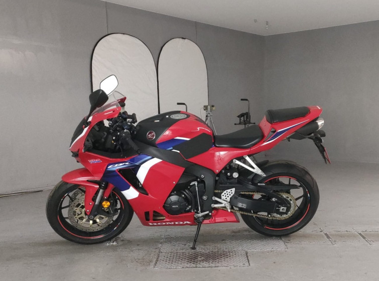 Мотоцикл Honda CBR600RR с пробегом 13104 km с пробегом 13104 km