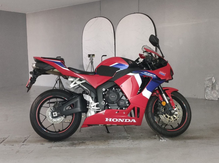 Мотоцикл Honda CBR600RR с пробегом 13104 km с пробегом 13104 km