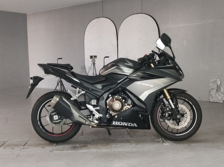 Мотоцикл Honda CBR400R с пробегом 8439 km с пробегом 8439 km