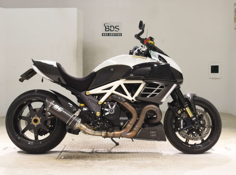 Мотоцикл Ducati DIAVEL с пробегом 10242 km