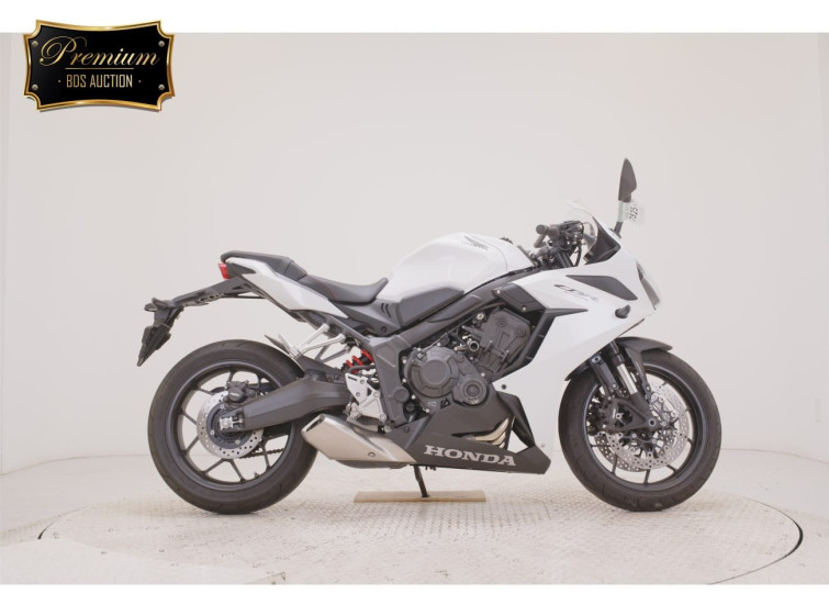 Мотоцикл Honda CBR650R с пробегом 5909 km