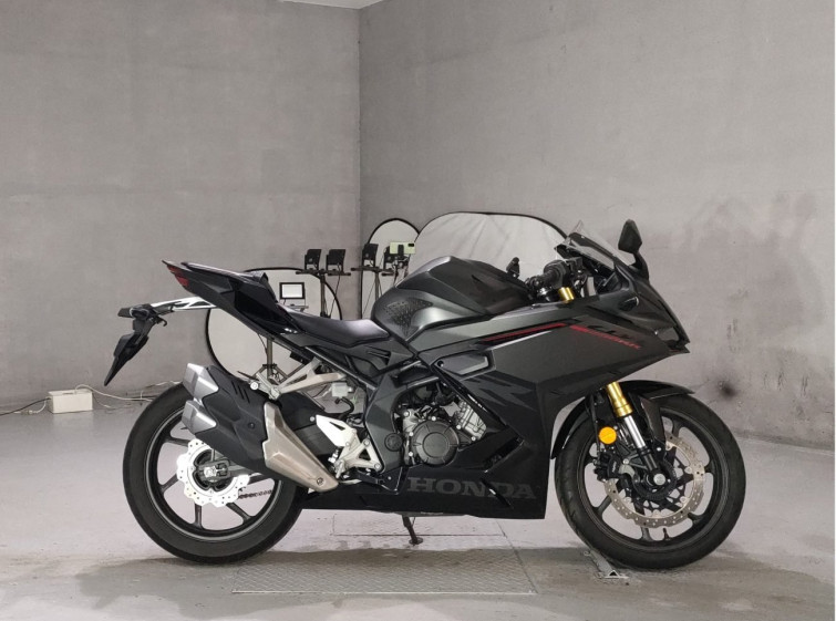 Мотоцикл Honda CBR250RR з пробігом 1664 km