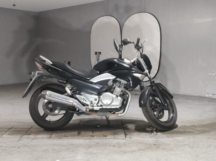 Мотоцикл Suzuki GSR250 з пробігом 62752 km