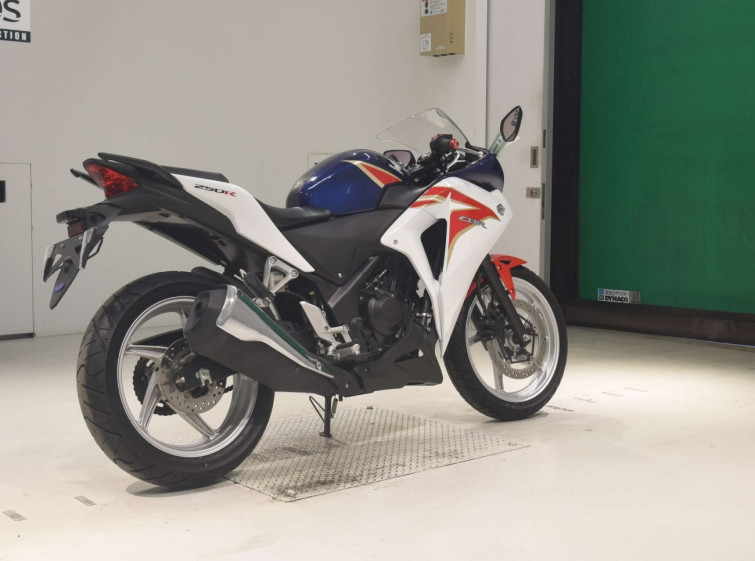 Мотоцикл Honda CBR250R з пробігом 5672 km з пробігом 5672 km