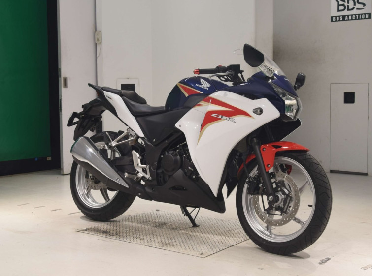 Мотоцикл Honda CBR250R з пробігом 5672 km з пробігом 5672 km