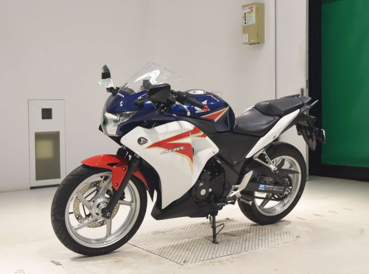 Мотоцикл Honda CBR250R з пробігом 5672 km з пробігом 5672 km