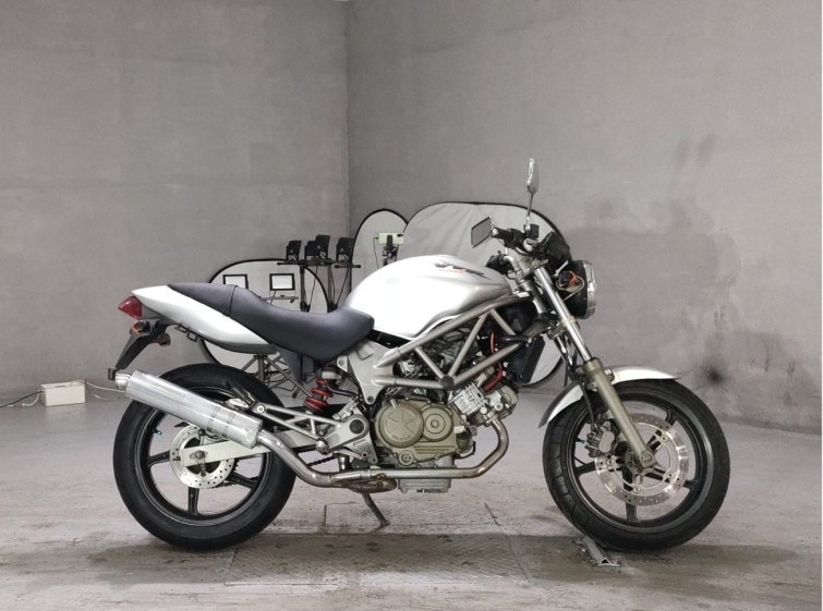 Мотоцикл Honda VTR250 з пробігом 28913 km