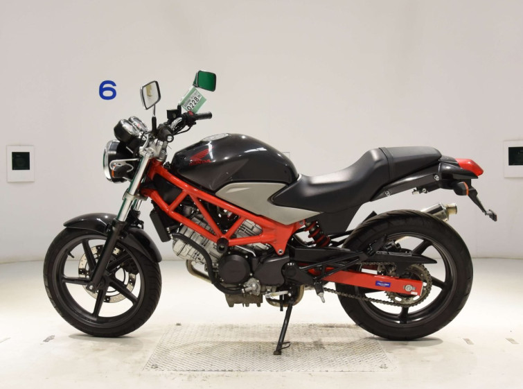 Мотоцикл Honda VTR250 с пробегом 11874 km с пробегом 11874 km