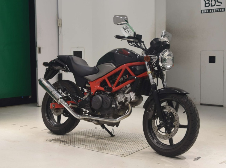 Мотоцикл Honda VTR250 с пробегом 11874 km с пробегом 11874 km