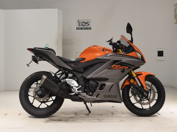 Мотоцикл Yamaha YZF-R25A з пробігом 4068 km з пробігом 4068 km