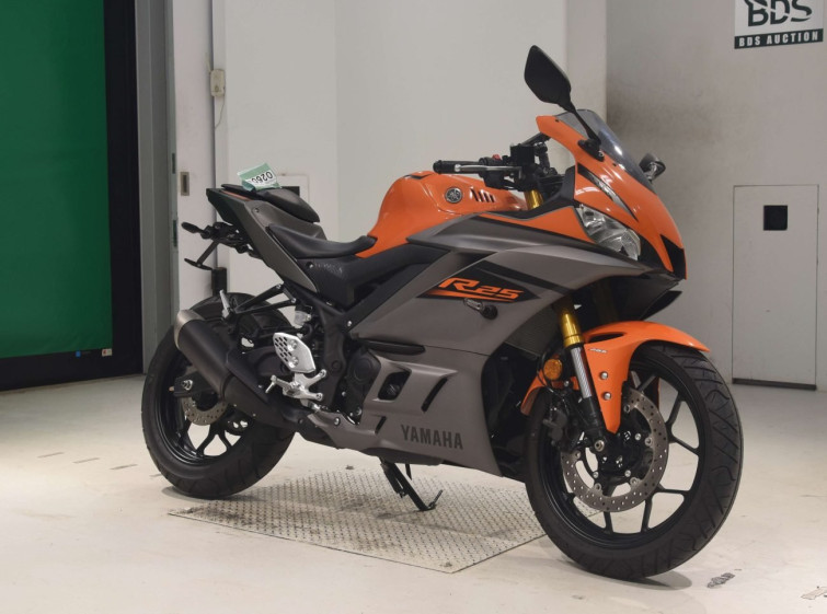Мотоцикл Yamaha YZF-R25A з пробігом 4068 km з пробігом 4068 km